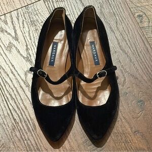 MARGAUX Black Velvet Women's Shoes. Size 37 M